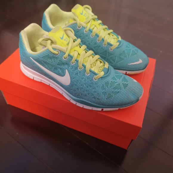 Training shoes - Picture 2 of 2